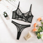 Ensemble 2 pièces : soutien-gorge sexy ultra-fin en résille à pois et string.